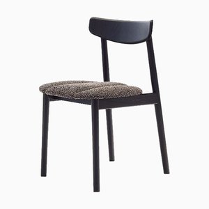 Silla Klee 2 de fresno en negro de Sebastian Herkner