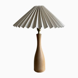 Britische Mid-Century Lampe aus gedrechseltem Holz, 1960er