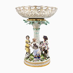 Centrotavola con bambini giardinieri danzanti di Johann Joachim Kaendler per Meissen, anni '60 dell'Ottocento