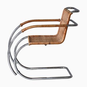 Sedia cantilever Bauhaus MR20 in canna di vimini e acciaio attribuita a Ludwig Mies van der Rohe, anni '70