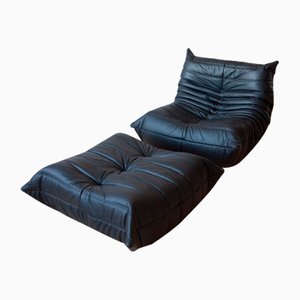 Poltrona e pouf Togo in pelle nera di Michel Ducaroy per Ligne Roset