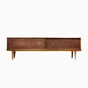 Credenza Mid-Century moderna in betulla con rilievi in rame sul davanti, Scandinavia, anni '60