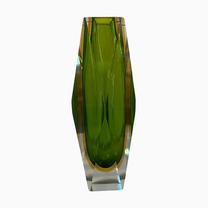 Jarrón Sommerso Mid-Century moderno de cristal de Murano facetado en verde y amarillo de Seguso, años 60