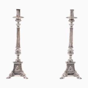 Candelabros de iglesia antiguos bañados en plata, Francia, década de 1850. Juego de 2