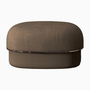 Pouf piccolo moderno in tessuto marrone e metallo color bronzo di Javier Gomez