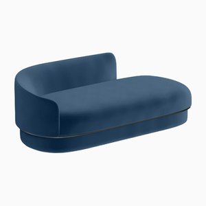 Sofá cama Gentle moderno de terciopelo azul y metal bronce de Javier Gomez