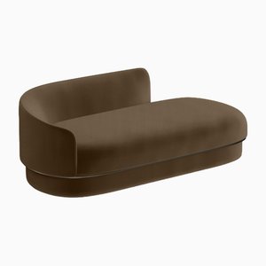 Sofá cama Gentle moderno de terciopelo marrón y metal bronce de Javier Gomez