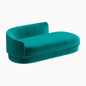 Sofá cama Gentle moderno de terciopelo verde azulado y metal bronce de Javier Gomez