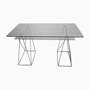 Schreibtisch aus Glas auf Metallstützen