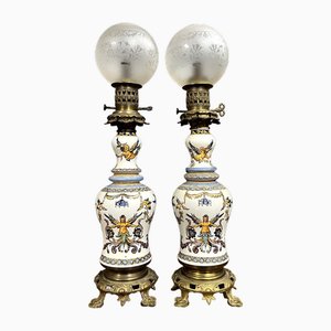 Steingut Öl-Tischlampen mit Renaissance-Dekor auf weißem Hintergrund, 2er Set