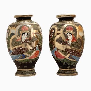 Jarrones Satsuma japoneses de cerámica policromada, años 20. Juego de 2