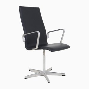 Sedia Oxford in pelle nera con funzione girevole di Arne Jacobsen per Fritz Hansen, 2008