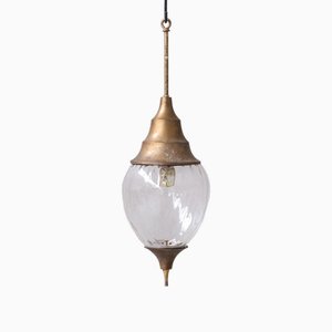 Lámpara colgante francesa Mid-Century de latón y vidrio