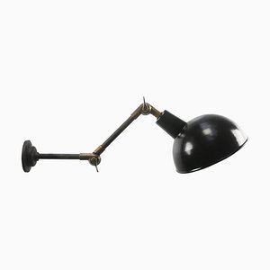 Lámpara de pared industrial francesa vintage en negro con dos brazos de metal y latón