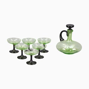 Decanter e bicchieri Mid-Century moderni in vetro verde e nero, anni '50, set di 7