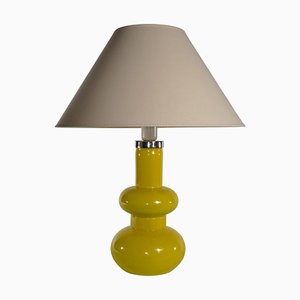 Lámpara de mesa Mid-Century moderna de vidrio amarillo brillante atribuida a Orrefors, años 60