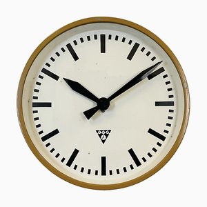 Industrielle Fabrik Wanduhr in Beige von Pragotron, 1960er