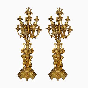 Candeleros reales monumentales Luis XVI de bronce dorado. Juego de 2