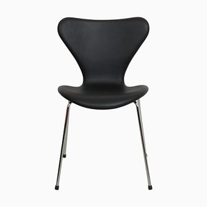 Silla Series Seven modelo 3107 de cuero anilin Nevada negro de Arne Jacobsen para Fritz Hansen, década de 2000