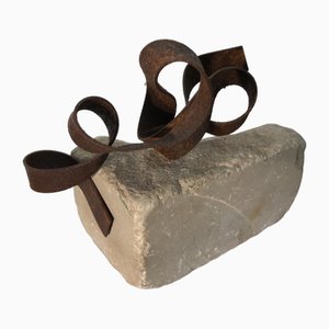 Ariel Elizondo Lizarraga, Le precipice, 2023, Escultura en acero y piedra