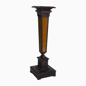 Pedestal italiano de terciopelo atribuido a Carlo Bugatti, años 20