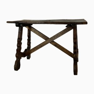 Tisch aus Nussholz mit Lira Bein