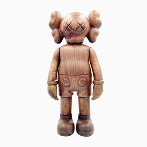 Statuetta KAWS Companion in legno di teak di Karimoku, 2011