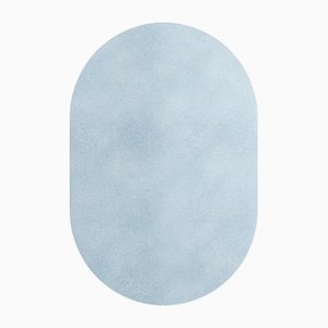 Tapis Oval Light Blue #12 Modern Minimal Oval Shape Hand-getufteter Teppich von TAPIS Studio