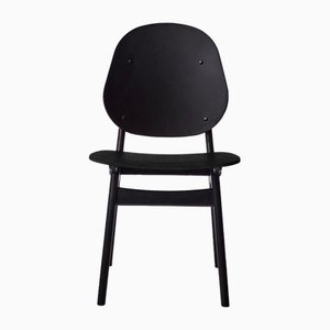 Edler Stuhl aus schwarz lackierter Buche von Warm Nordic
