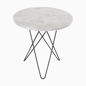 Tavolo Mini O alto in marmo bianco di Carrara e acciaio nero di OxDenmarq