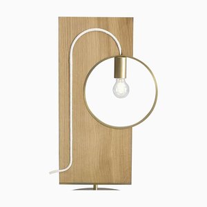 Lámpara de mesa Loop de madera y latón de Filip Janssens