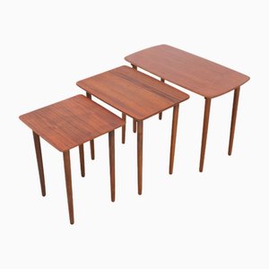 Tavolini ad incastro moderni in teak, Danimarca, anni '60, set di 3