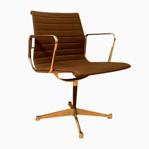 Sedia girevole EA 108 di Charles & Ray Eames, Herman Miller, Stati Uniti, 1971