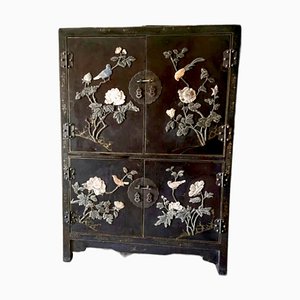 Credenza vintage giapponese con decorazione vegetale resistente, pietre e uccelli