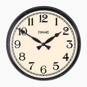 Reloj de pared industrial grande de metal pintado de Ferranti Ltd., años 30