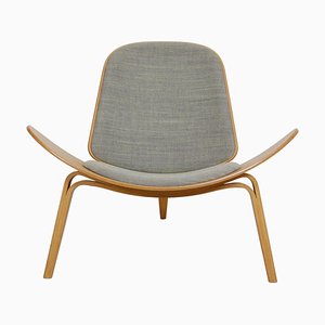 Shell Chair in Oak and Grey Fabric by Hans Wegner