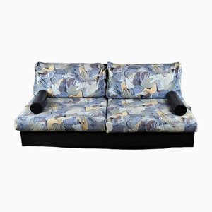 Modernes Sofa mit gepolsterten Kissen und Rückenlehnen, 1970