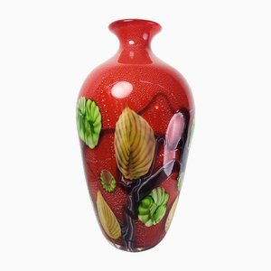 Große Mid-Century Modern Vase aus rotem Muranoglas mit floralen Motiven, 1970er