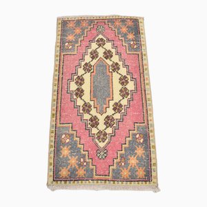 Kleiner handgeknüpfter türkischer Vintage Teppich, 1960er