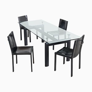 Mesa de comedor LC6 atribuida a Le Corbusier para Cassina y sillas de cuero negro de Matteo Grassi, años 90. Juego de 5