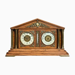Reloj de escritorio arquitectónico de roble, década de 1890