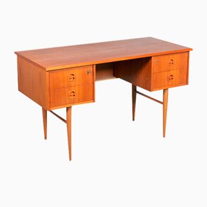 Skandinavischer Mid-Century Schreibtisch aus Teak, 1960er