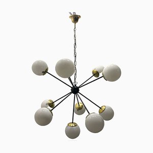 Lampadario Sputnik grande in metallo nero, ottone e vetro opalino, anni '90