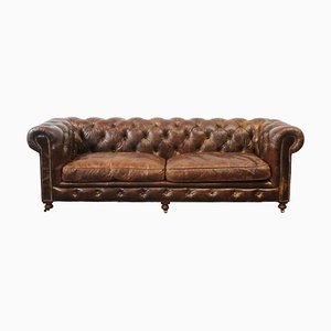 Divano Chesterfield vittoriano in mogano con ruote in ottone