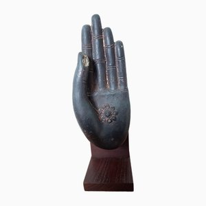 Estatua de mano de Buda antigua de bronce con base de madera