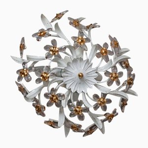 Weiße Hollywood Regency Deckenlampe mit Blumen, 1970er