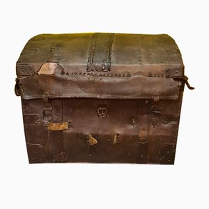 French Leather and Wooden Carriage Trunk, 1700a
