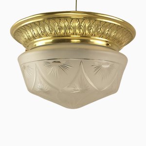 Große Deckenlampe aus Messing mit handgeschliffenem Bleikristallschirm, Frankreich, 1920er