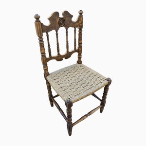 Kleiner Vintage Stuhl aus geschnitztem Nussholz & Stroh, 1960er