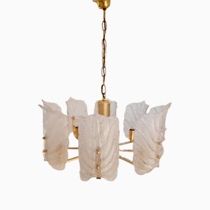 Lampadario Mid-Century a otto braccia in ottone e vetro ghiacciato di Carl Fagerlund, anni '60